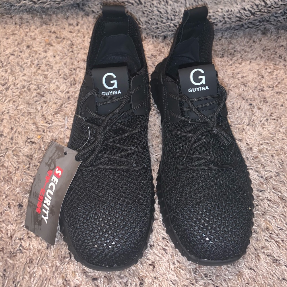 BRAND NEW W TAGS Men's Black Guyisa Sneakers